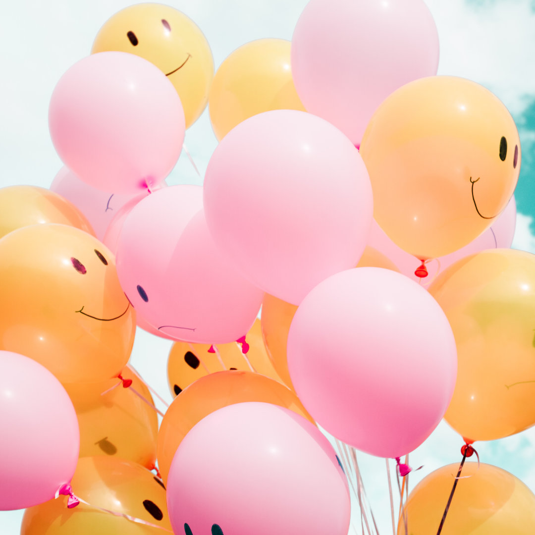 Ballons avec smiley qui s'envolent